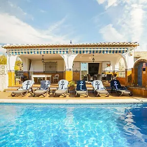 https://villa-triana-nerja.hotelsinnerja.org